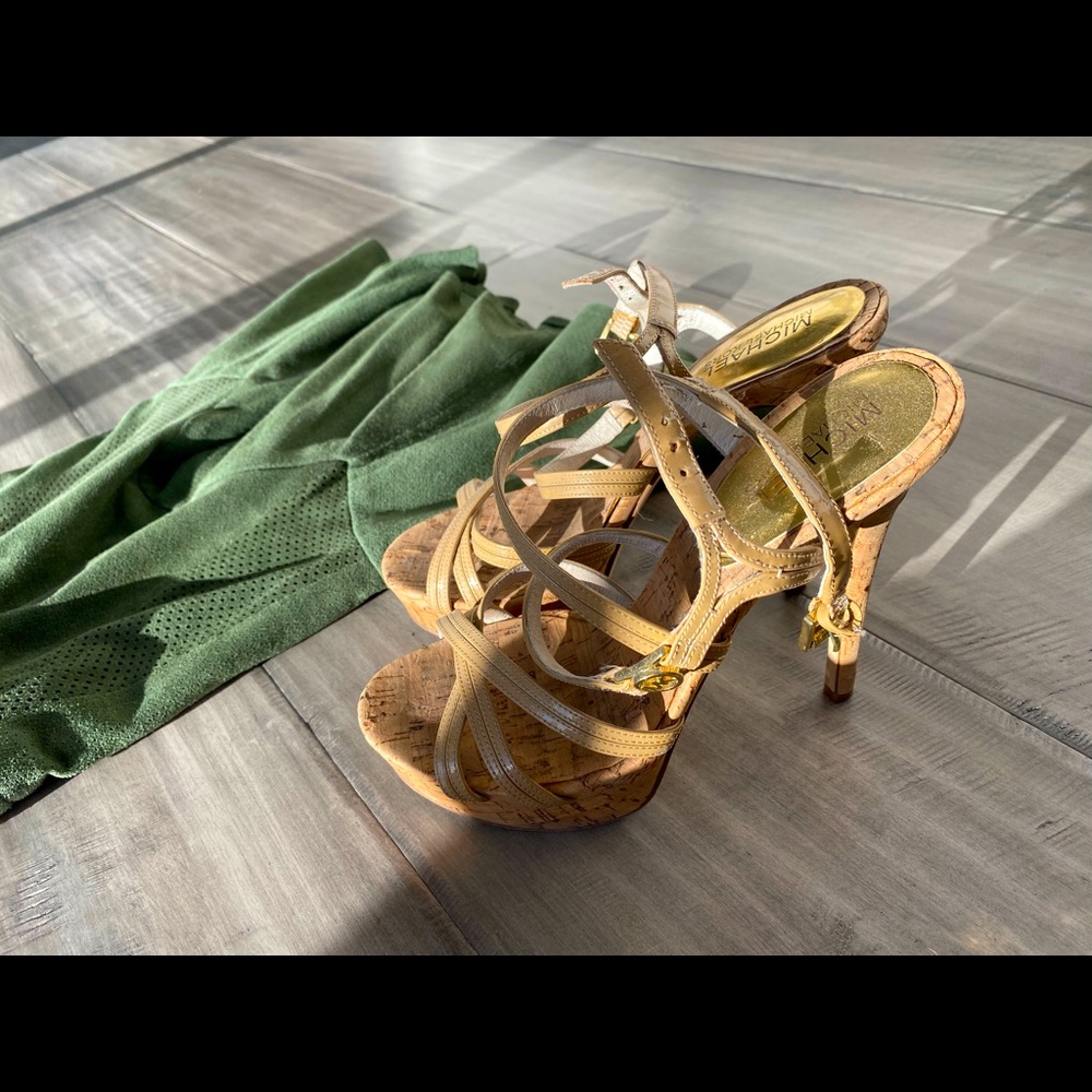 Michale Korse patent leather tan heels